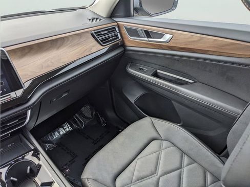 Certified 2025 Volkswagen Atlas SE AWD/4WD image 18