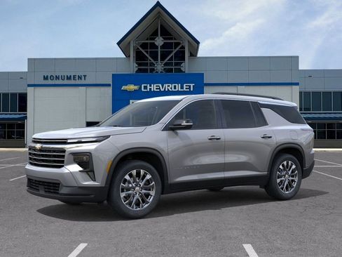 New 2026 Chevrolet Traverse LT image 2