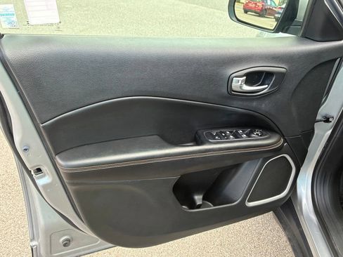 Used 2019 Jeep Compass Latitude w/ Cold Weather Group AWD/4WD image 20