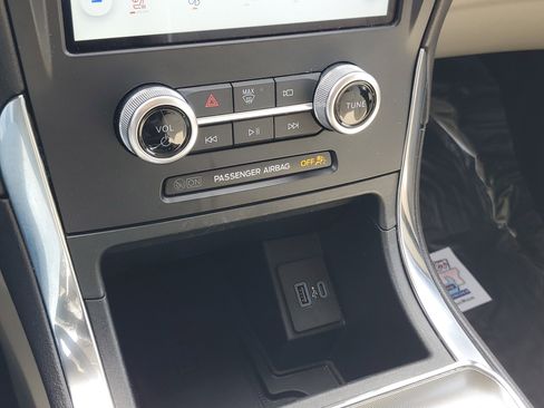 Used 2024 Ford Edge Titanium w/ Equipment Group 301A image 19