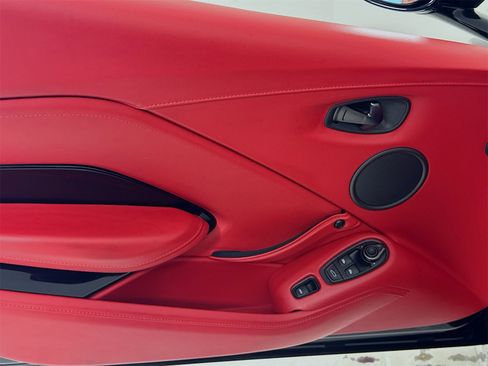 Used 2022 Aston Martin V8 Vantage image 15