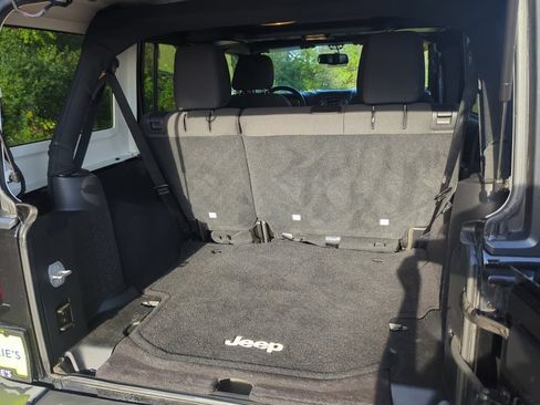 Used 2016 Jeep Wrangler Unlimited Sport w/ Quick Order Package 24S AWD/4WD image 28