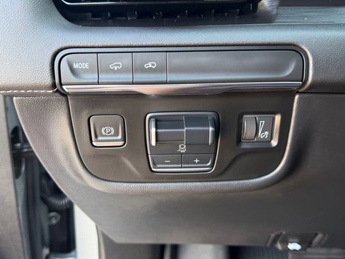 Used 2023 Cadillac Escalade Sport Platinum w/ LPO, ONYX Package AWD/4WD image 25