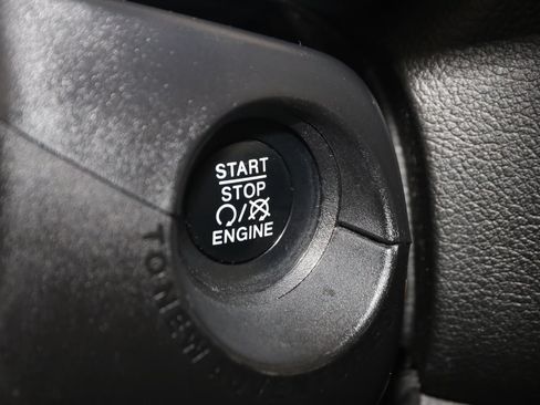 Used 2017 Jeep Renegade Latitude w/ Popular Equipment Group AWD/4WD image 25