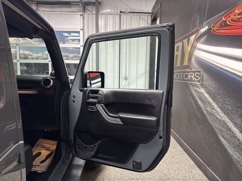 Used 2014 Jeep Wrangler Unlimited Sahara w/ Max Tow Package image 27