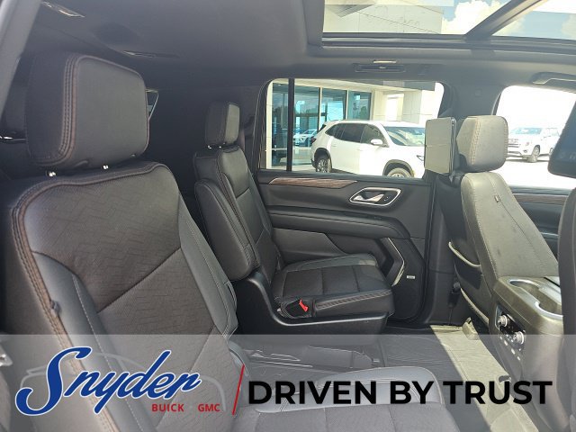 Used 2023 Chevrolet Suburban High Country AWD/4WD image 42