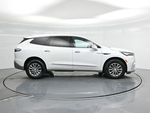 Used 2022 Buick Enclave Essence image 27