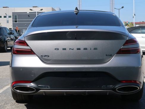 Used 2022 Genesis G70 3.3T RWD image 9