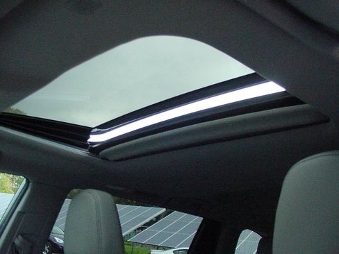 Used 2019 Toyota Highlander XLE image 6