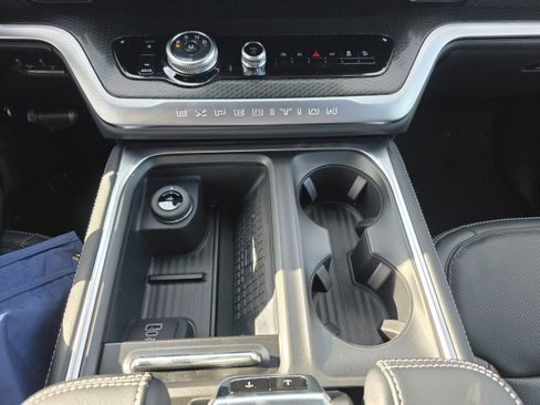 New 2025 Ford Expedition Max Platinum w/ Stealth Performance Package image 15