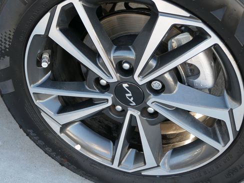 Used 2023 Kia Forte LXS image 11