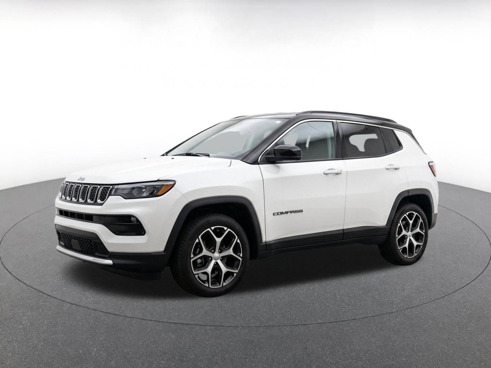 Used 2025 Jeep Compass Limited AWD/4WD image 3