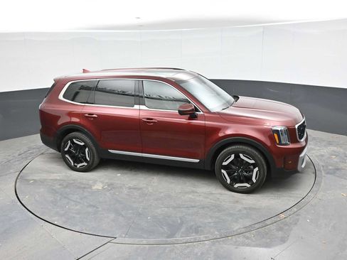 Used 2023 Kia Telluride EX w/ EX Captain's Chair Package FWD image 35