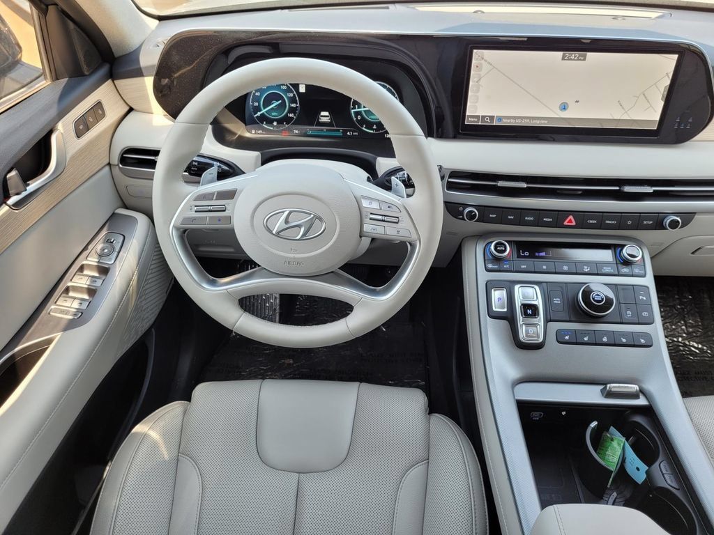 Used 2024 Hyundai Palisade Limited FWD image 16