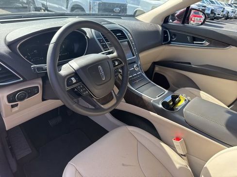 Used 2019 Lincoln Nautilus Reserve image 10