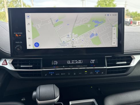 Used 2025 Toyota Sienna Limited image 20