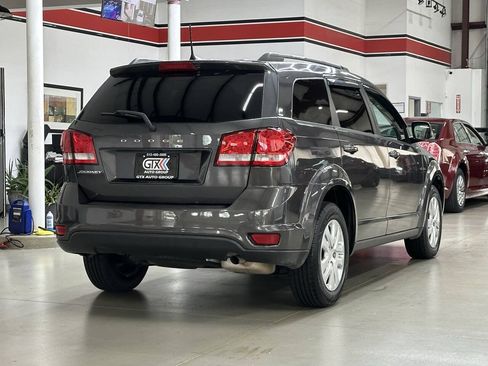 Used 2019 Dodge Journey SE w/ Premium Group FWD image 2