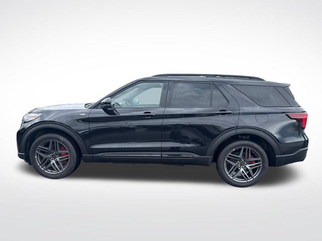 Used 2025 Ford Explorer ST-Line w/ ST-Line Street Pack AWD/4WD image 2