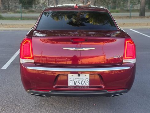 Used 2018 Chrysler 300 Touring w/ Chrome Appearance Package RWD image 35