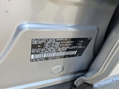 Used 2018 Toyota RAV4 LE image 23