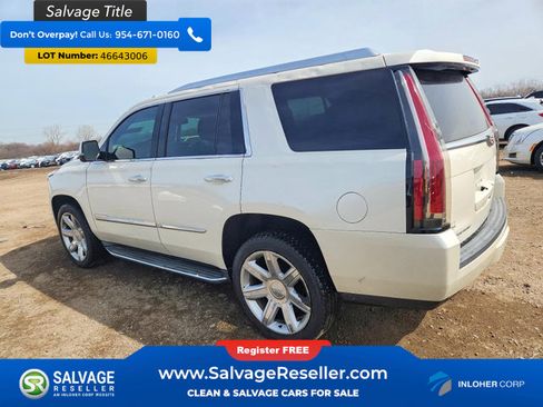 Used 2015 Cadillac Escalade Luxury image 3
