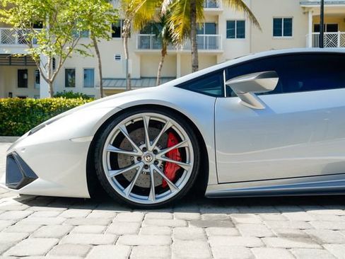 Used 2015 Lamborghini Huracan LP 610-4 AWD/4WD image 13