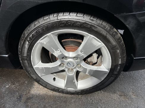 Used 2005 MAZDA MAZDA3 s w/ Moonroof & 6-CD Pkg image 21