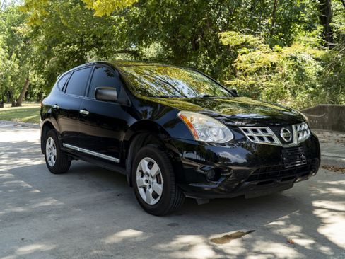 Used 2013 Nissan Rogue S FWD image 2