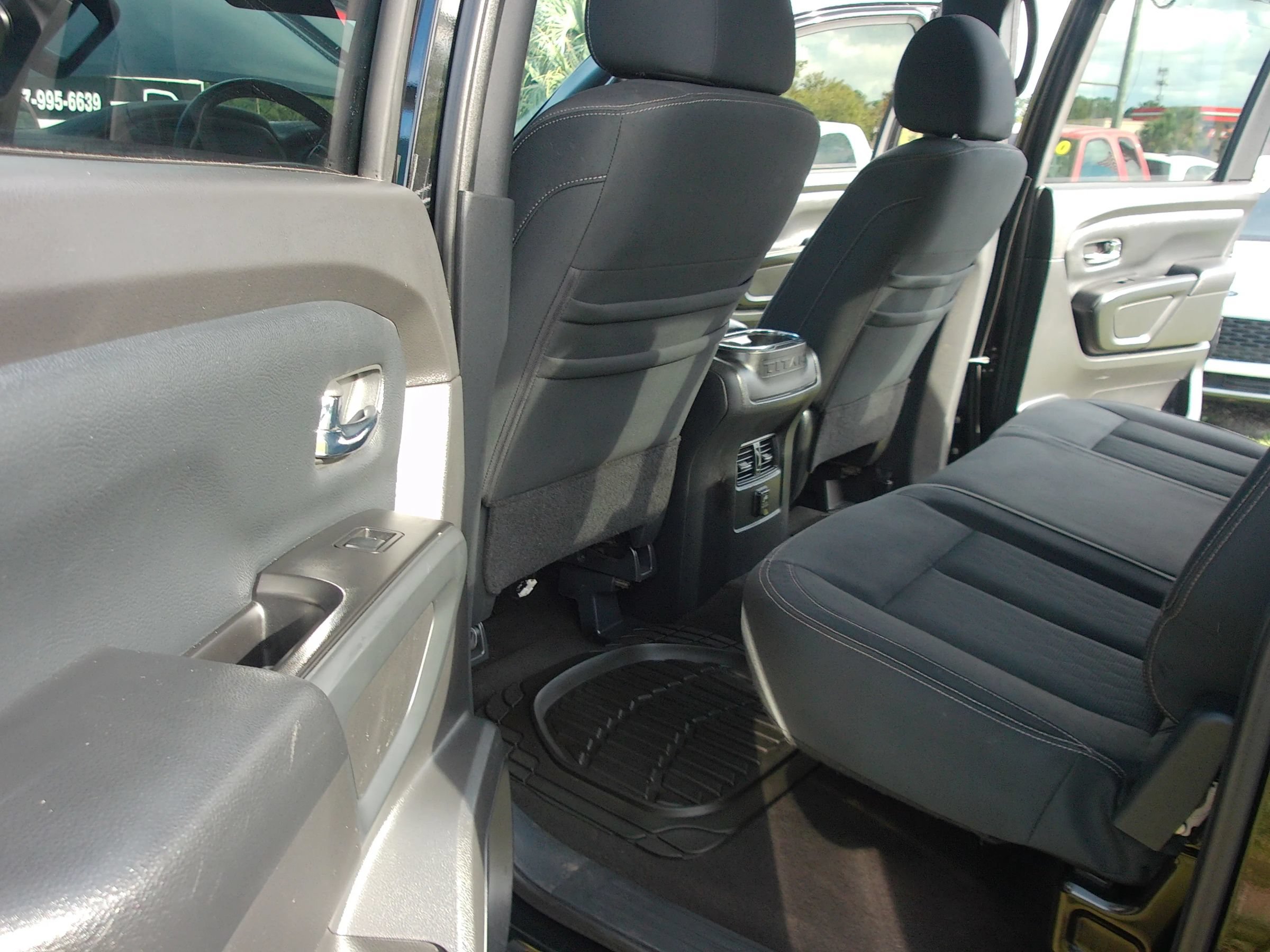 Used 2018 Nissan Titan SV w/ SV Convenience Package AWD/4WD image 27