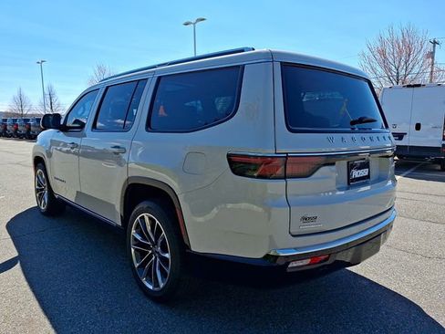 Used 2022 Jeep Wagoneer Series III w/ Premium Group I AWD/4WD image 5