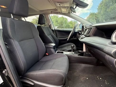 Used 2018 Toyota RAV4 XLE FWD image 19
