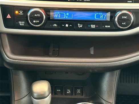 Used 2019 Toyota Highlander XLE image 17