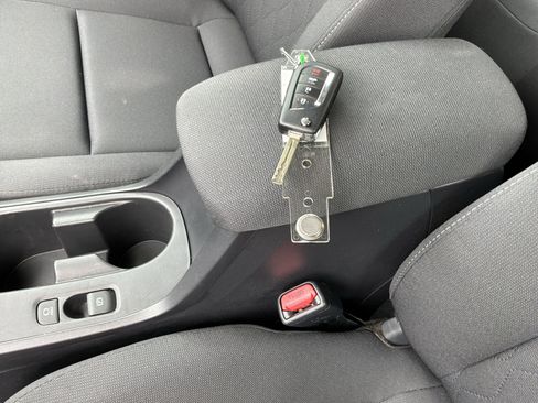 Used 2025 Toyota Corolla LE FWD image 35