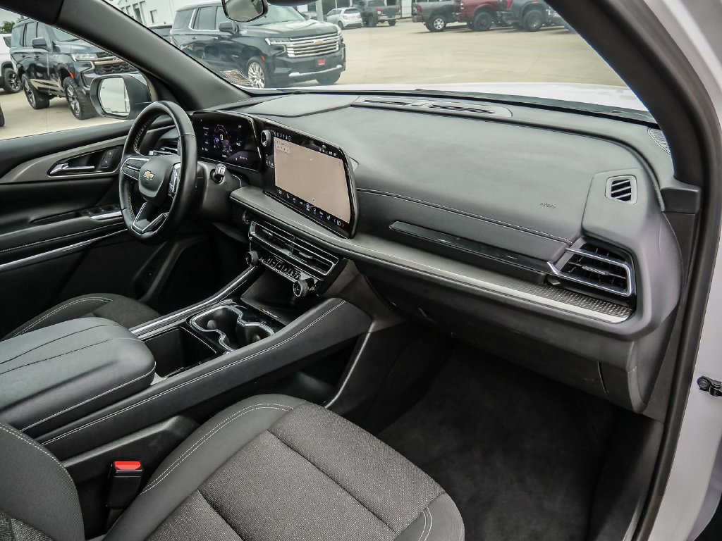 Used 2025 Chevrolet Traverse LT FWD image 15