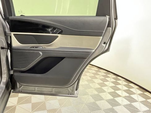 Used 2025 Lincoln Nautilus Premier image 24