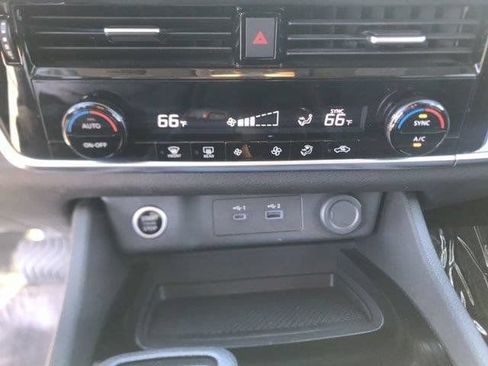 Used 2021 Nissan Rogue SV AWD/4WD image 16