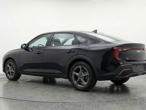 Used 2025 Kia K4 LXS image 6
