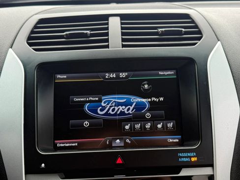 Used 2015 Ford Explorer Limited w/ Equipment Group 301A AWD/4WD image 32