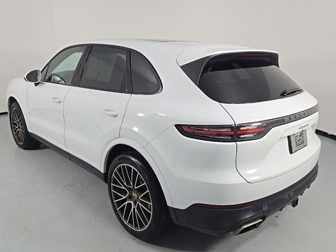 Used 2020 Porsche Cayenne image 8