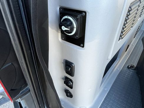 Used 2020 Mercedes-Benz Sprinter 144 Cargo image 32