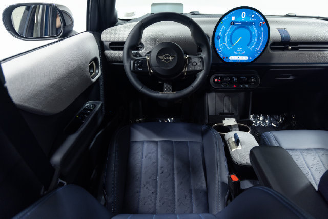 Used 2025 MINI Cooper S FWD image 3