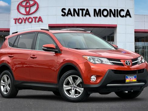 Used 2015 Toyota RAV4 XLE AWD/4WD image 2
