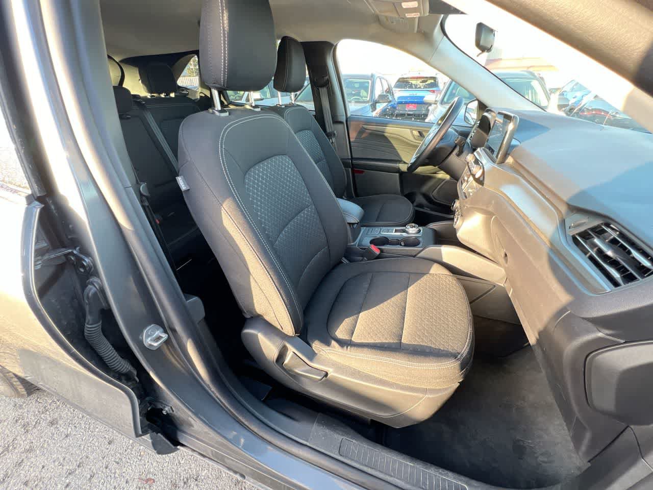 Used 2025 Ford Escape Active AWD/4WD image 28