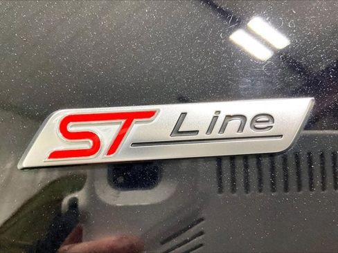 Used 2025 Ford Explorer ST-Line w/ ST-Line Street Pack AWD/4WD image 8