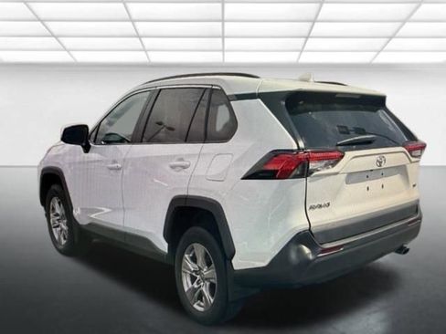 Used 2022 Toyota RAV4 XLE w/ Convenience Package image 2