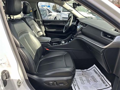 Certified 2023 Jeep Grand Cherokee Limited w/ Black Appearance Package image 24