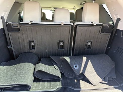 Used 2025 Nissan Pathfinder SL w/ Black Appearance Package FWD image 19