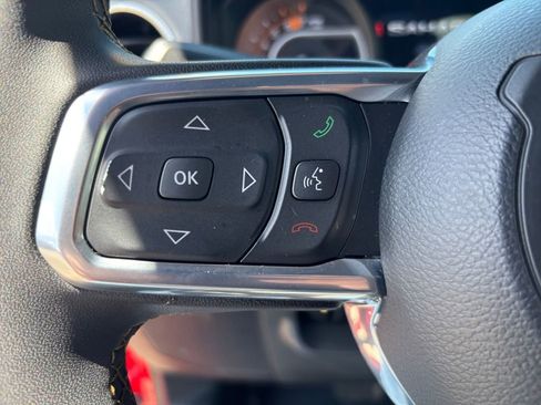 Used 2024 Jeep Wrangler Unlimited Sahara AWD/4WD image 16