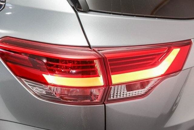 Certified 2019 Toyota Highlander Plus FWD image 8