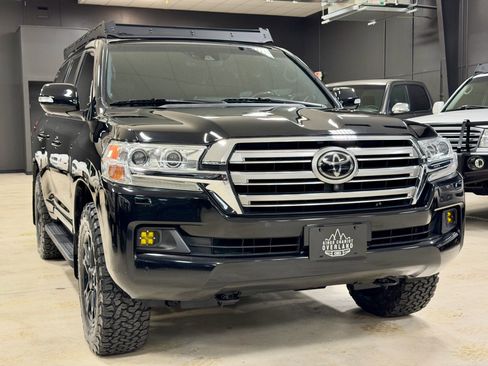 Used 2018 Toyota Land Cruiser image 4